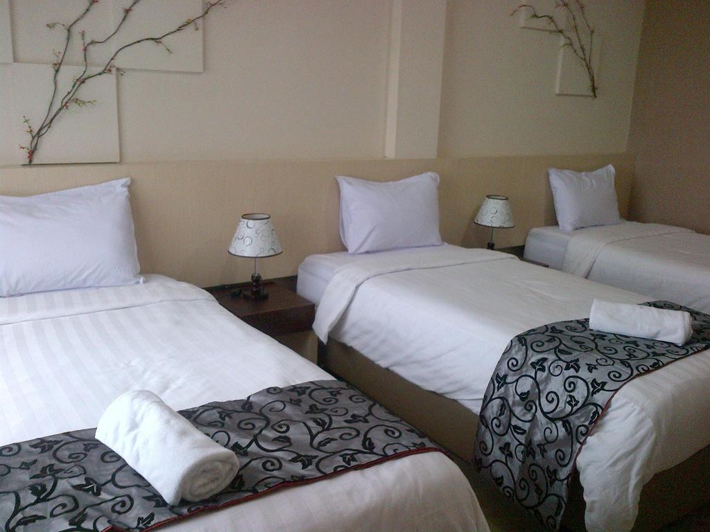 Santa Monica Hotel And Convention Ciherangsating Pokoj fotografie
